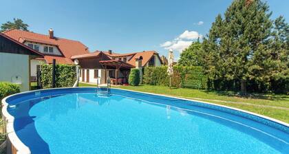 Wonderful private villa for 11 people with WIFI, TV, patio and pets allowed