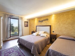 5 habitaciones, cuna de viaje y wifi gratis 