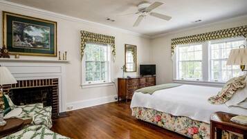 5 bedrooms, iron/ironing board, free WiFi, bed sheets