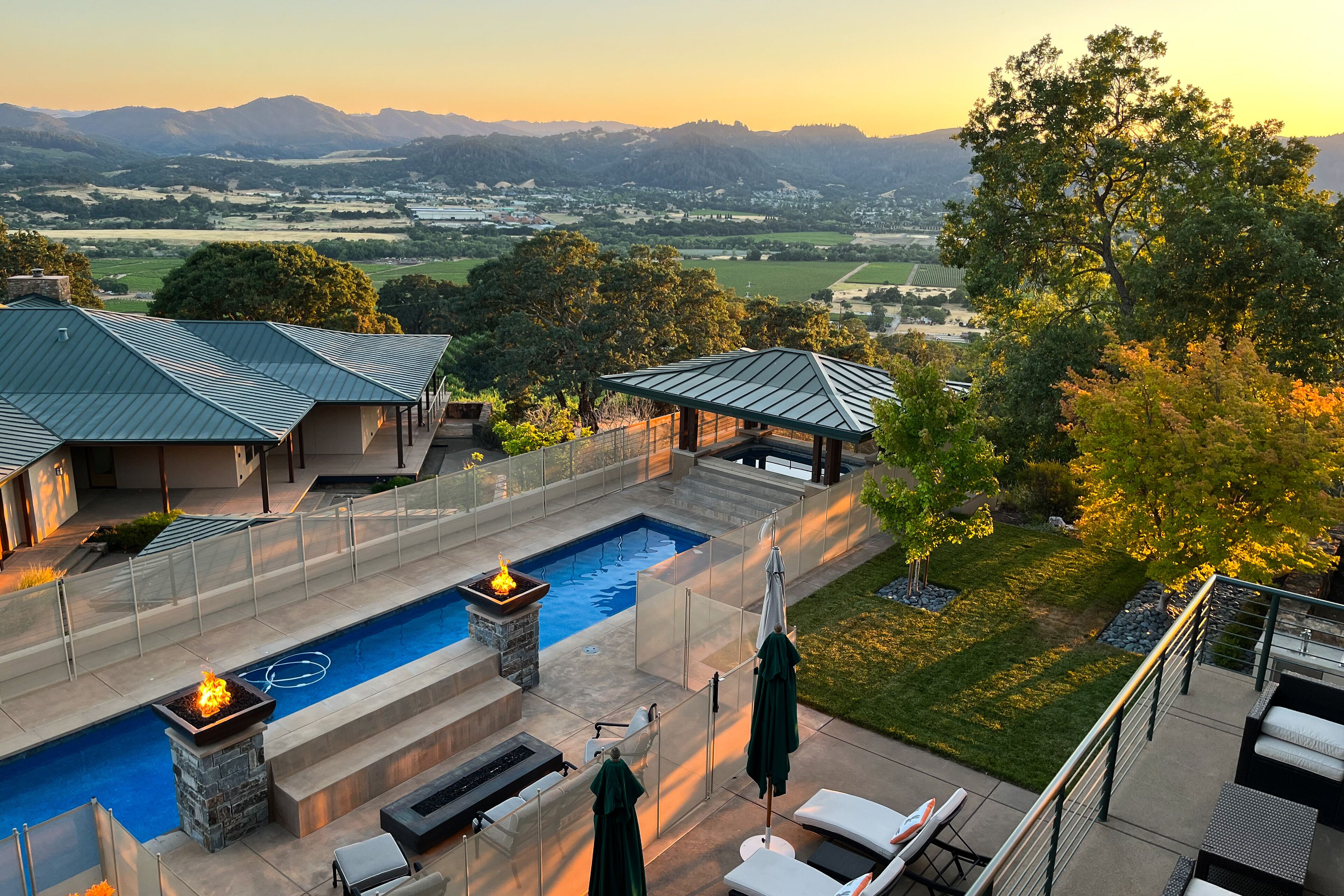 70-acre luxury vineyard estate with 360-degree view, lap pool, hot tub - dogs OK