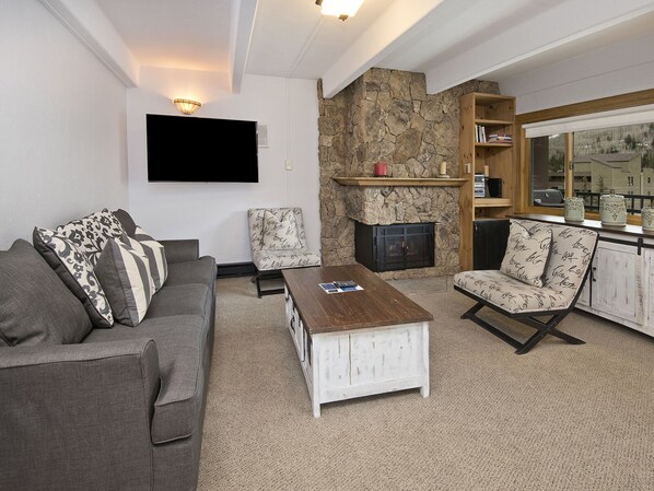 TV, fireplace