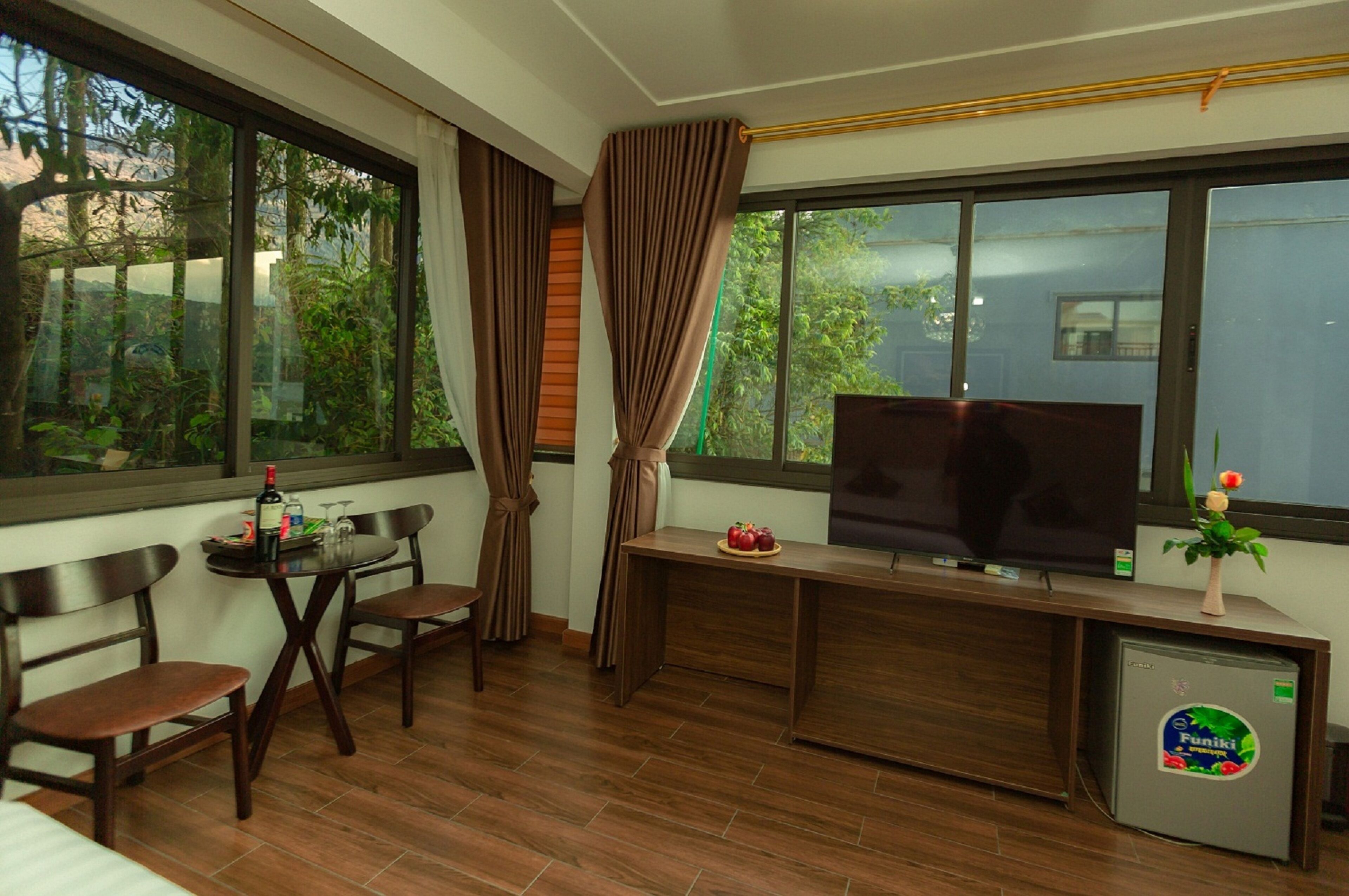 Selimut bulu angsa dan dilengkapi dengan perabotan berbeda-beda