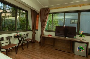 Down duvets, individually furnished, desk, laptop workspace - Unique Villa (Sa Pa)