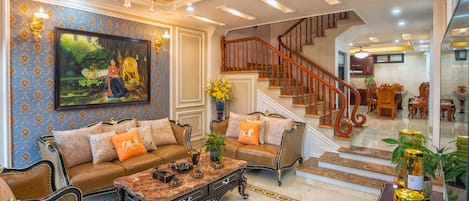 Smart TV de 60 pulgadas con canales digitales, televisión y chimenea