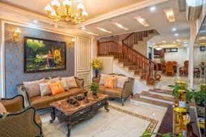 60-inch Smart TV with digital channels, TV, fireplace - Unique Villa (Sa Pa)