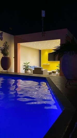 Una piscina cubierta