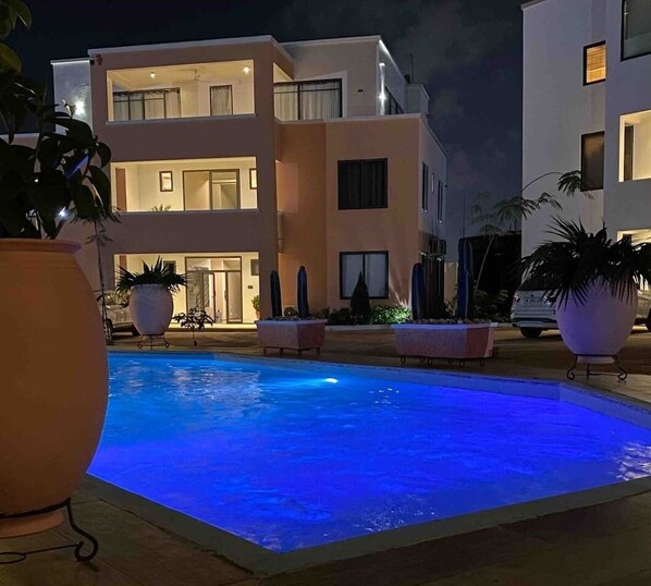 Una piscina cubierta