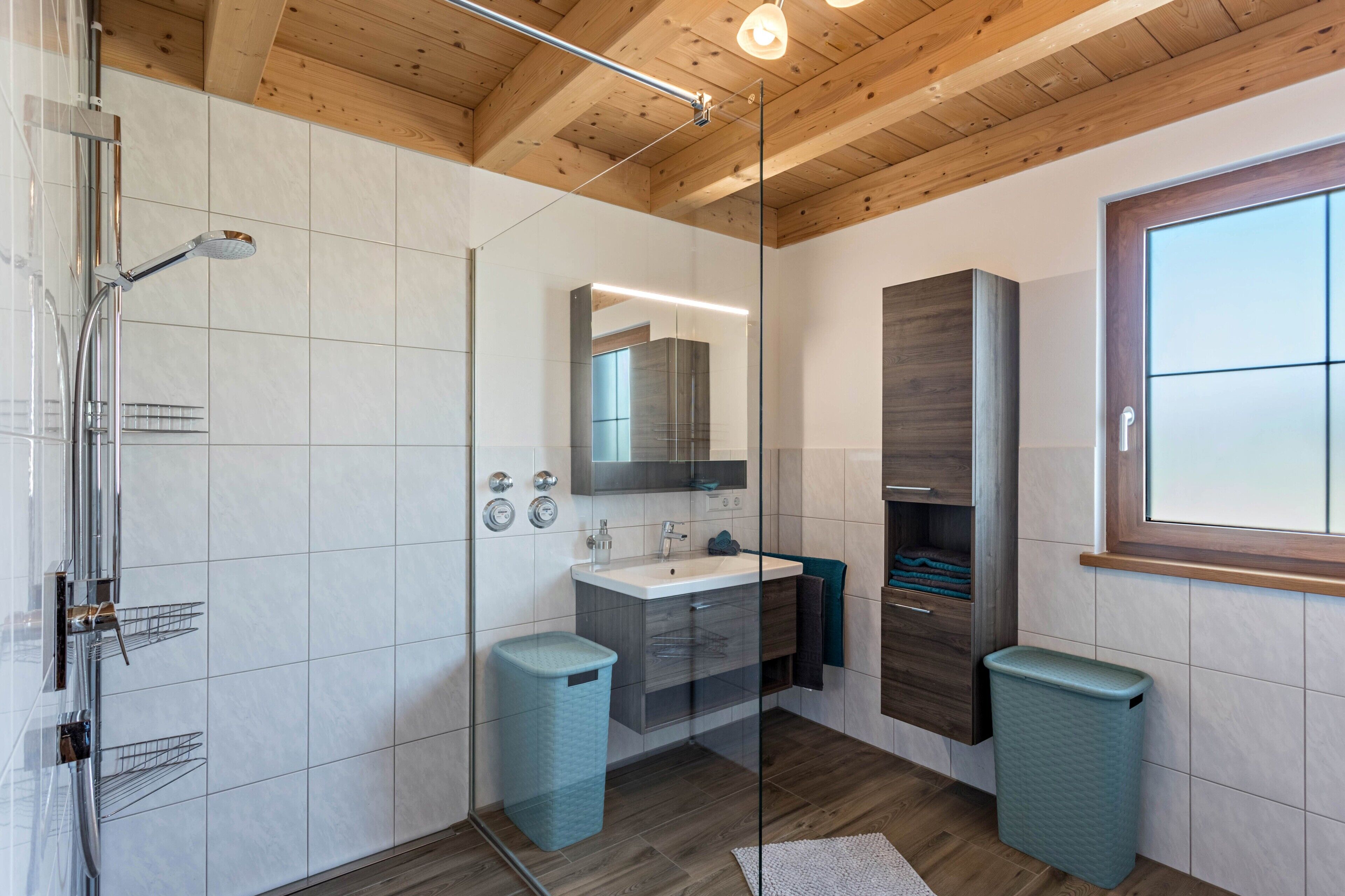 Douche, serviettes fournies