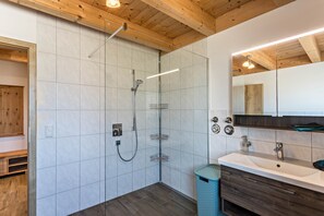 Shower, towels