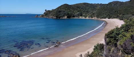 Una playa cerca, toallas de playa