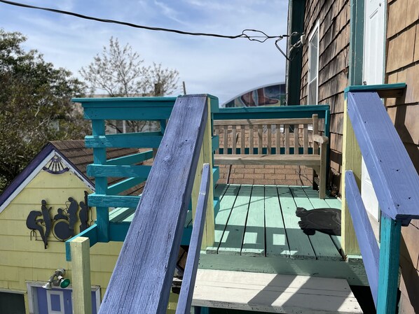 Property grounds - Standing on the Moon One Block to the Beach (Virginia Beach)