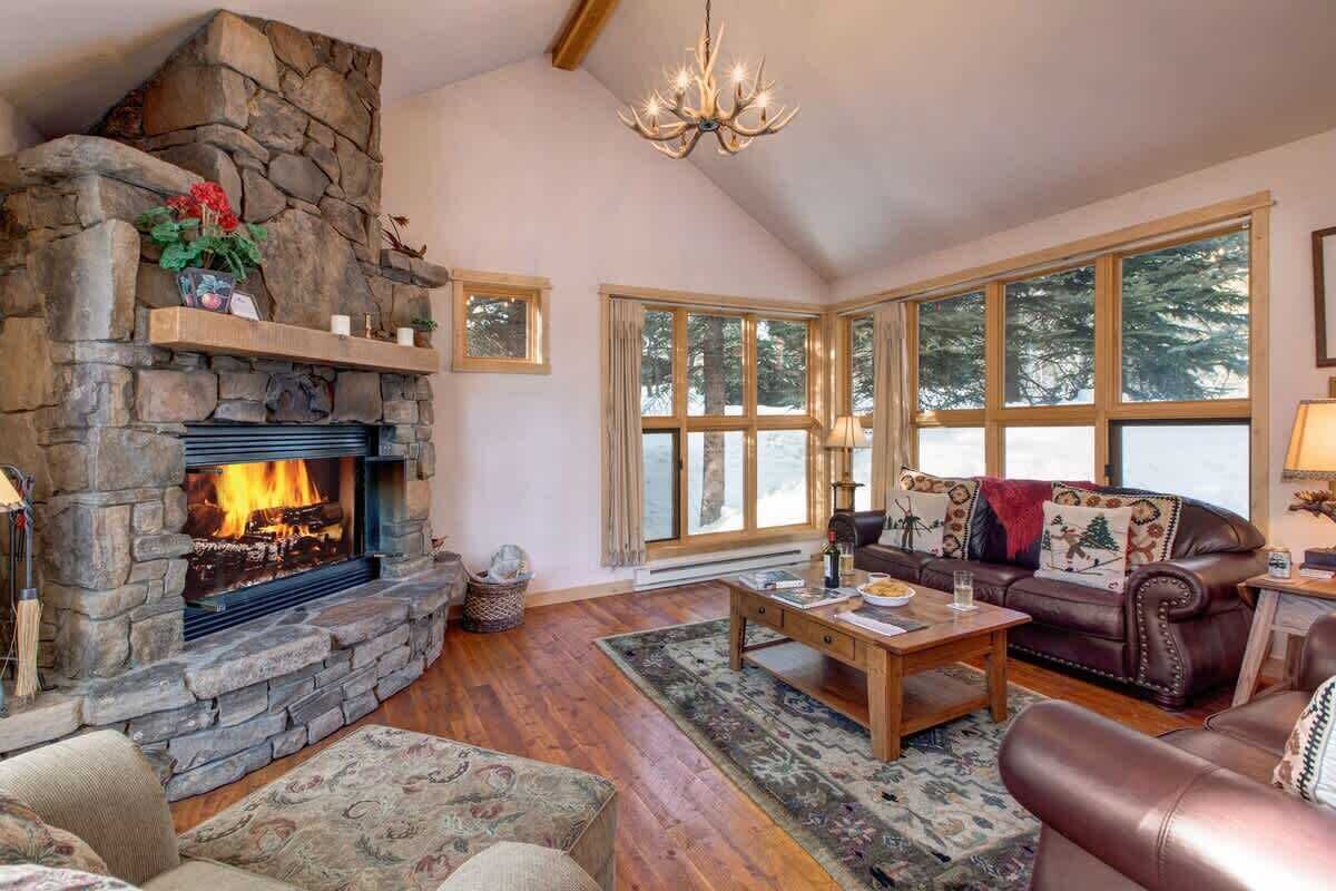 TV, fireplace, offices