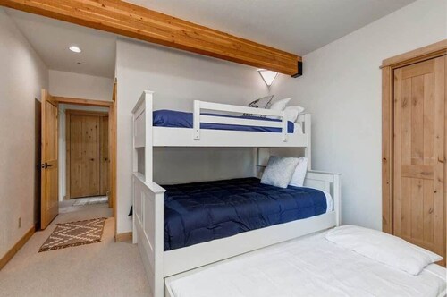 Abode at Moose Creek #21, walk to lift, hot tub
