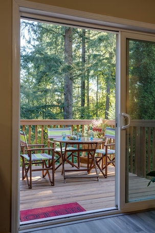 Outdoor dining. West Linn modern 2 rooms, EV charger, patio, fire pit, forest view, deer glazing