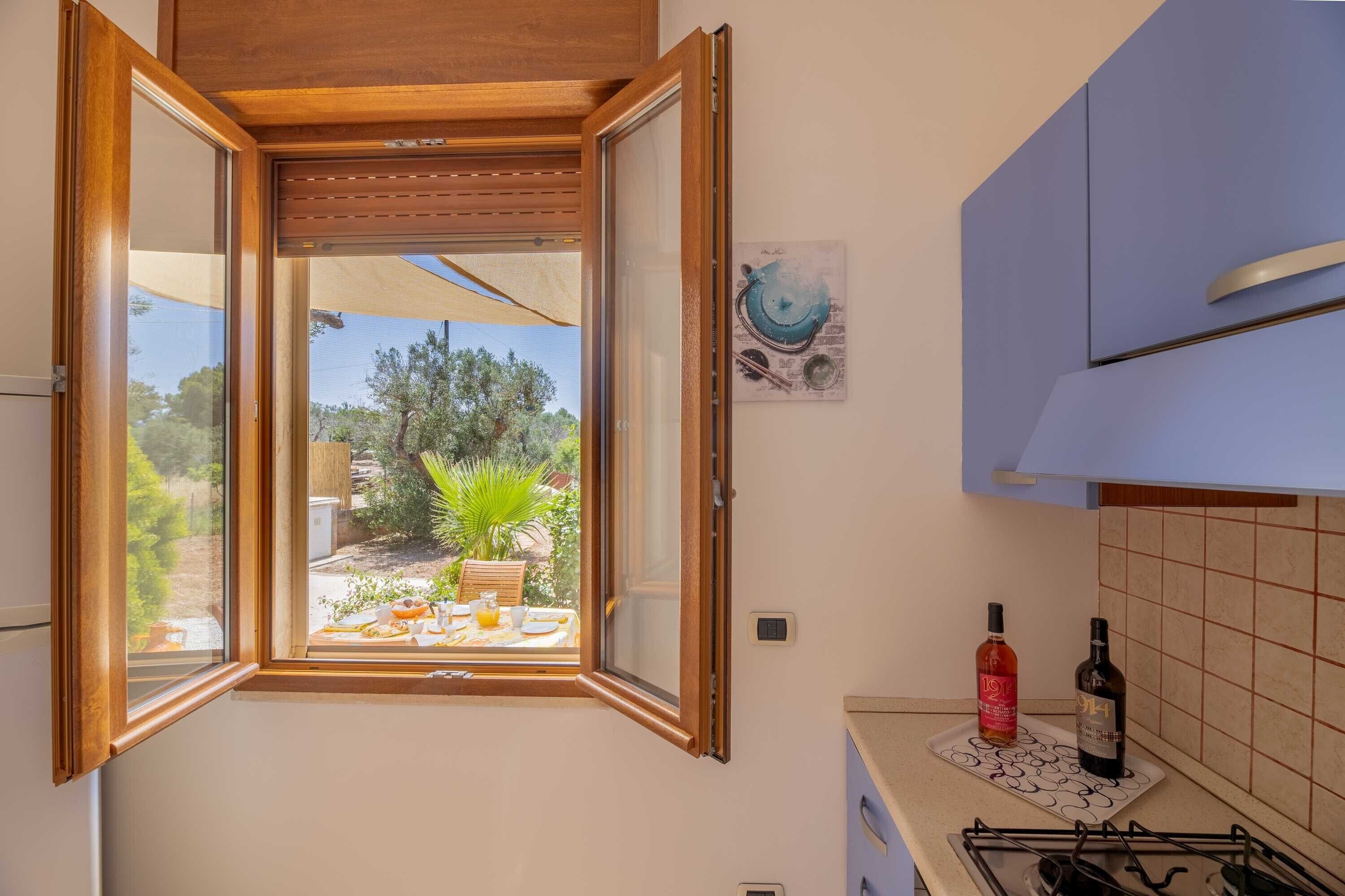 Fridge, oven, stovetop, cookware/dishes/utensils