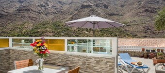 Apartment 'Casa Paco' with Mountain Views, Fast Wi-Fi, Air Conditioning and Terrace