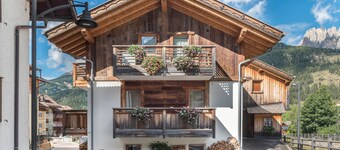 Apartamento de vacaciones "Ciasa" con vistas a la montaña, Wi-Fi y 2 balcones
