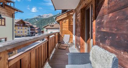 Ferienwohnung "Ciasa" mit Bergblick, WLAN & 2 Balkonen