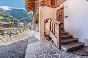 Exterior detail - Vacation Apartment "Ciasa" with Mountain View, Wi-Fi & 2 Balconies (San Giovanni di Fassa)