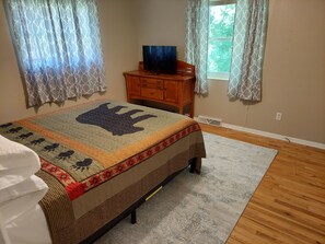 3 bedrooms, desk, free WiFi, bed sheets