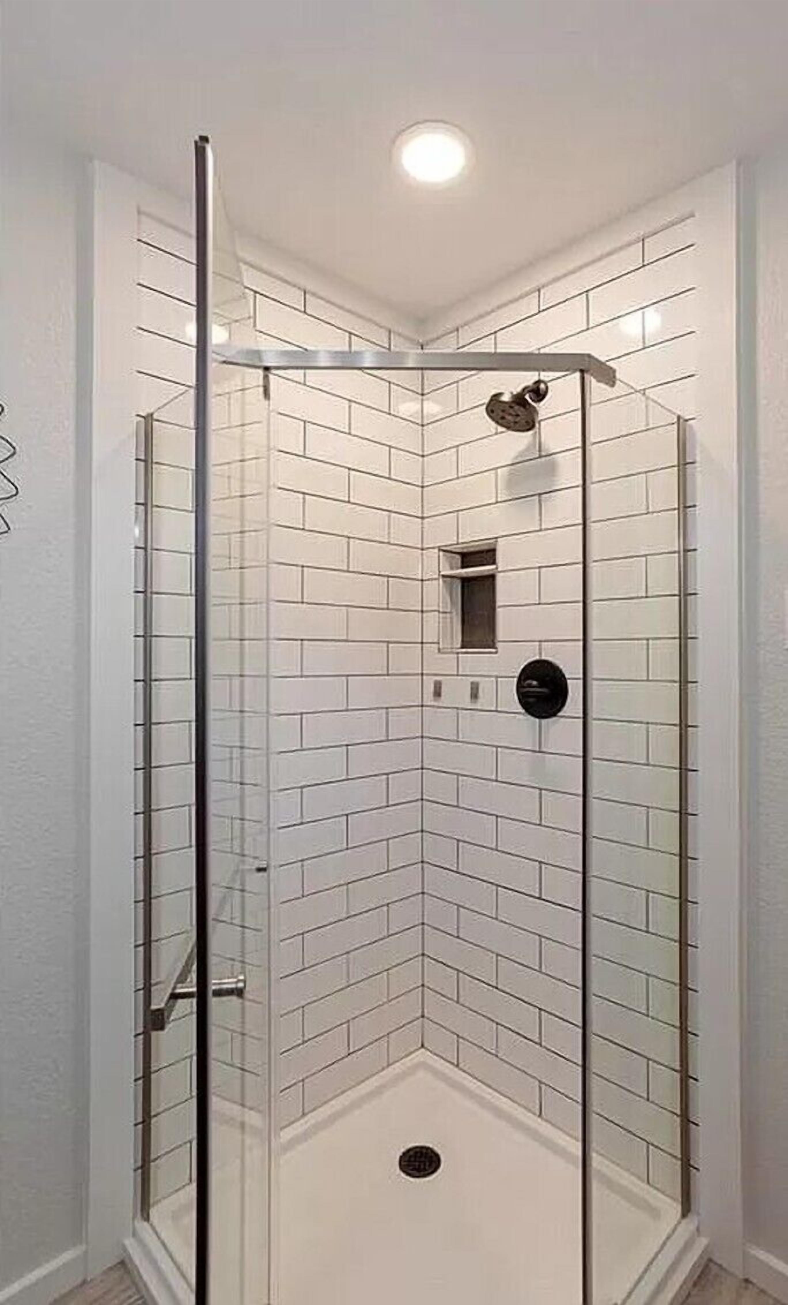 Ensemble douche/baignoire, sèche-cheveux, serviettes fournies, savon