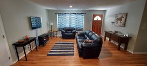 Smart TV, fireplace