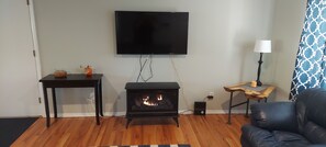 Smart TV, fireplace