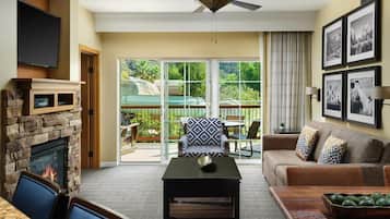 Smart TV, chimenea, reproductor de DVD y tenis de mesa