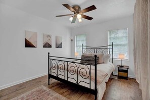 3 bedrooms, iron/ironing board, free WiFi, bed sheets