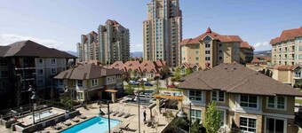 Downtown Condo Resort by the Beach