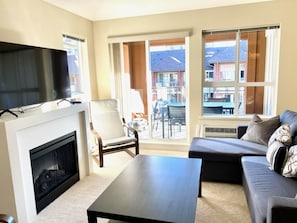 Smart TV y chimenea