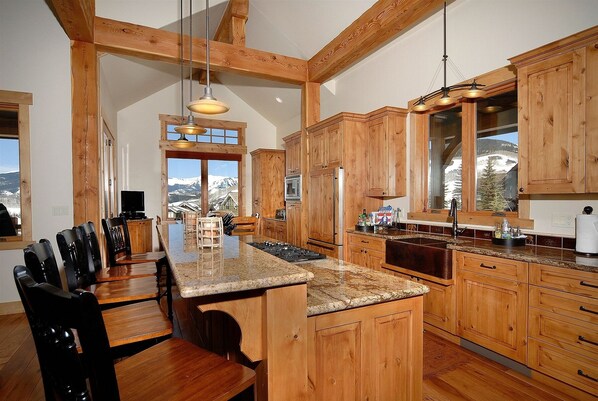 雪櫃、微波爐、焗爐、爐具