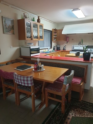 Fridge, microwave, oven, stovetop - Relax and Unwind (Greenwich Park)