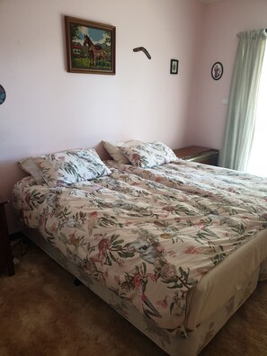3 chambres, bureau, Wi-Fi gratuit, draps fournis