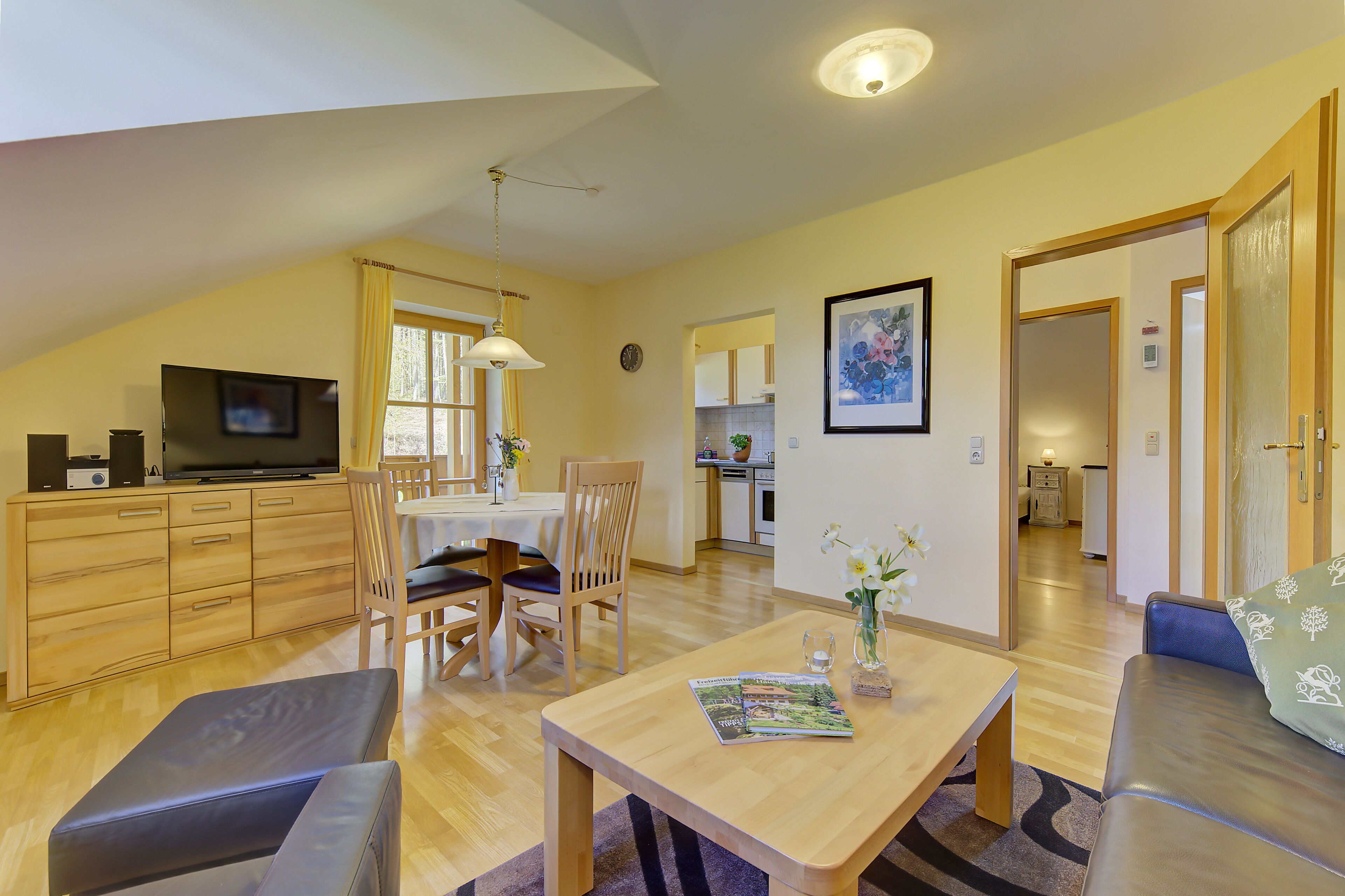 Fernseher, Bücher, Stereoanlage