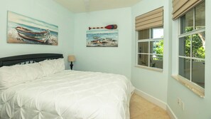 3 bedrooms, desk, iron/ironing board, free WiFi - 123 Mariners Club Perl of the Sea Villa (Key Largo)
