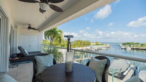 Outdoor dining - 123 Mariners Club Perl of the Sea Villa (Key Largo)