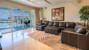 TV, ping pong, printers - 123 Mariners Club Perl of the Sea Villa (Key Largo)