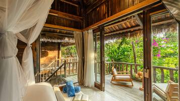 Minibar, in-room safe, desk, laptop workspace