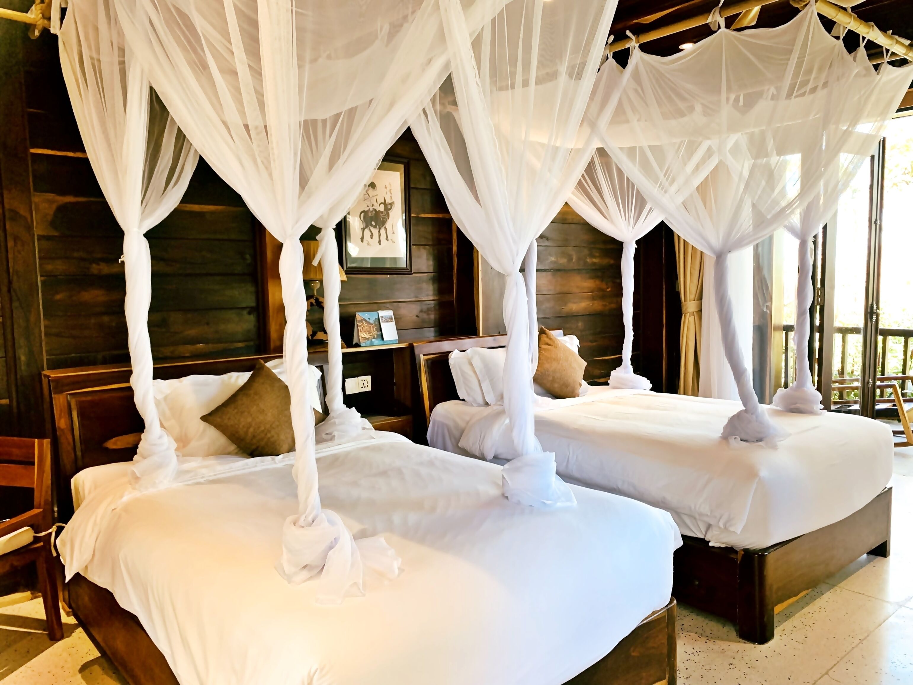 ルーム (Ocean Breeze Twin) | ミニバー、セーフティボックス (室内)、デスク、ノートパソコン用作業スペース