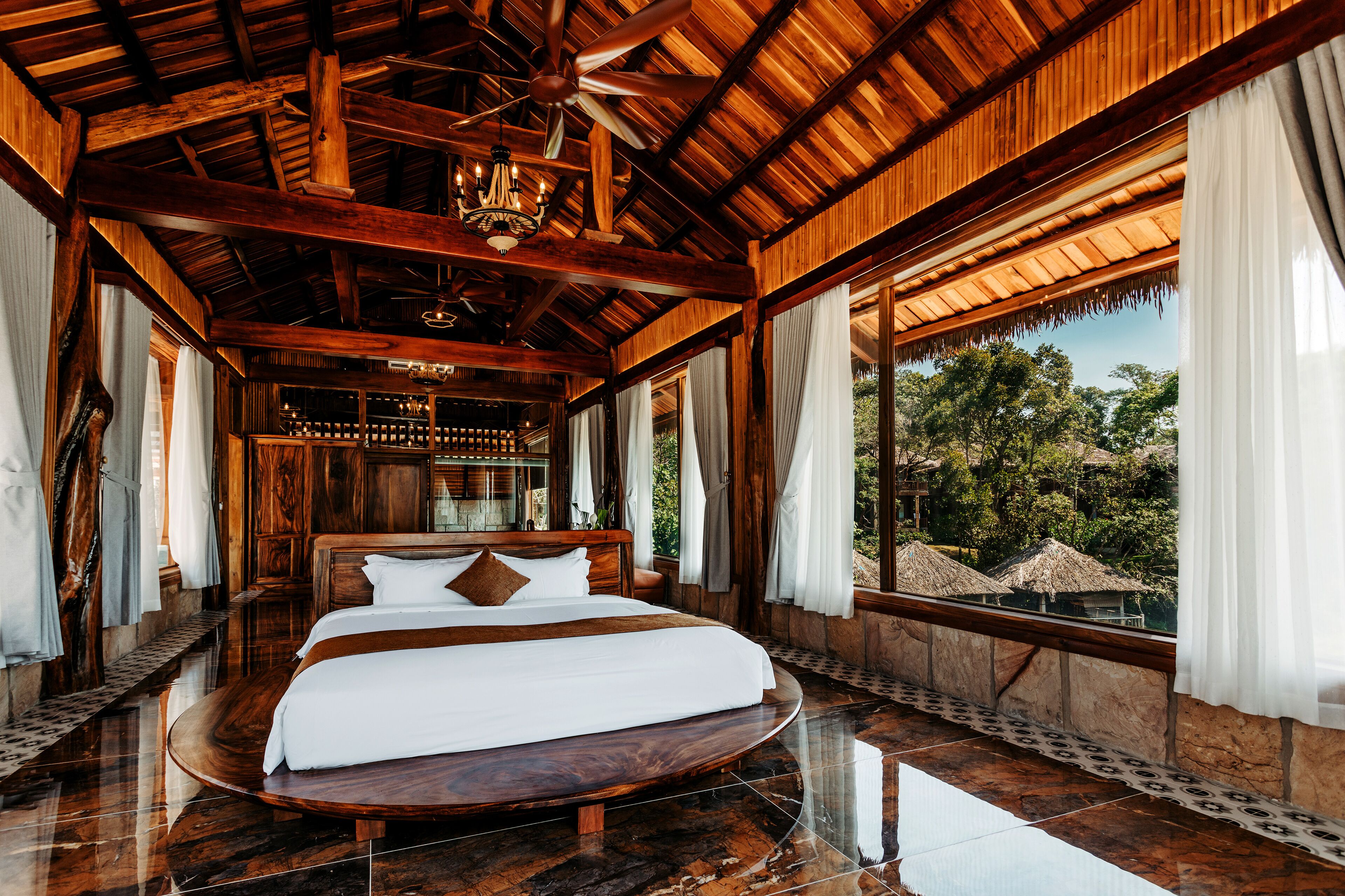 Presidential Suite, 1 King Bed | Minibar, in-room safe, desk, laptop workspace