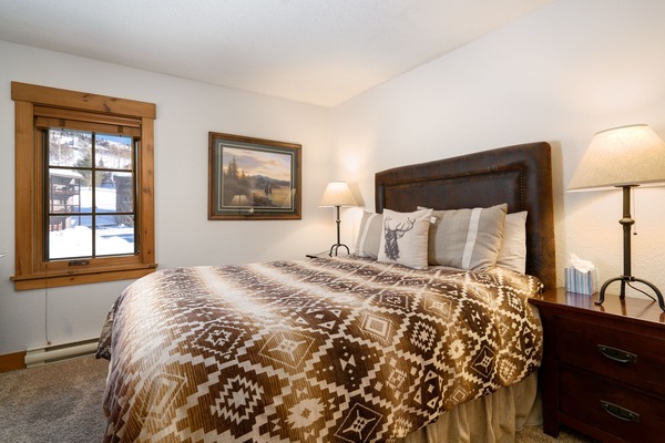 Queen bedroom with ski area views!