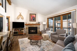 TV, fireplace