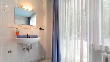 風筒、提供毛巾、番梘、廁紙