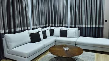 豪華客房 | 高級寢具、Select Comfort 床墊、迷你吧、房內夾萬