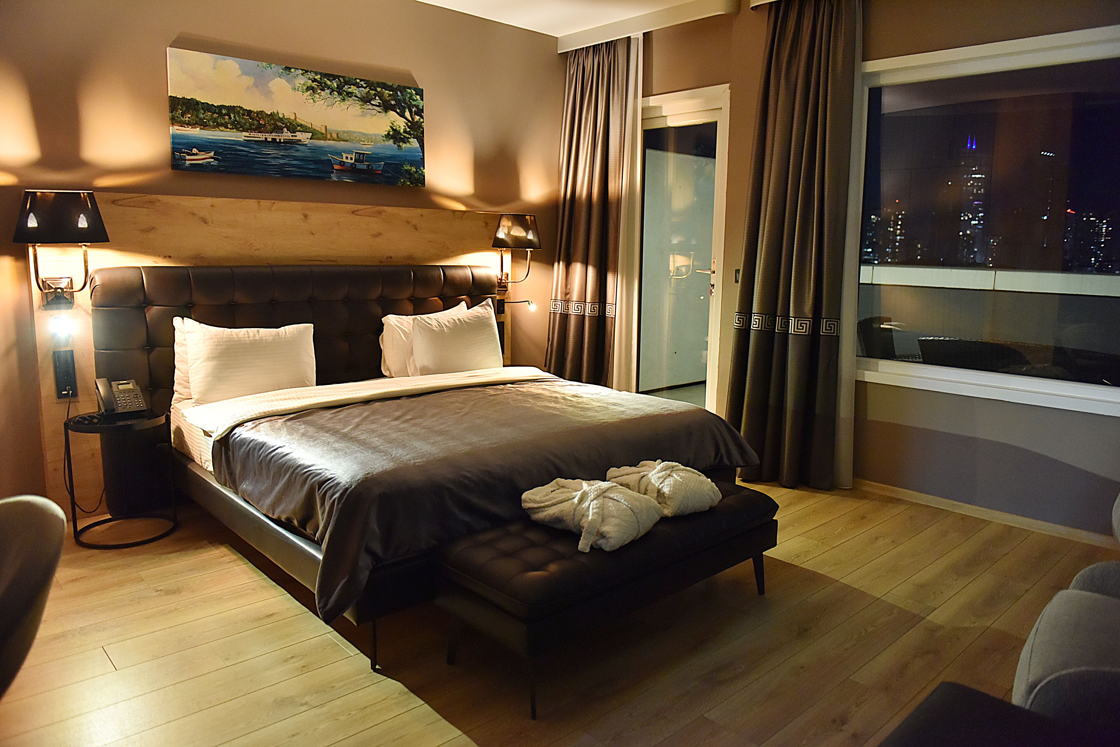 ห้องเอ็กเซกค ิวทีฟ | เครื่องนอนระดับพรีเมียม, เตียง Select Comfort, มินิบาร์