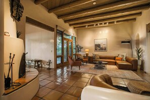 TV, fireplace, offices - Vista Grande - Close to Ski Basin, Hot Tub (Santa Fe)