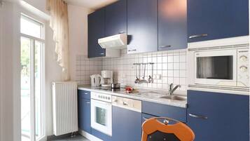 Kühlschrank, Mikrowelle, Ofen, Geschirrspüler