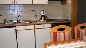 Fridge, oven, high chair