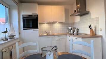 Kühlschrank, Ofen, Hochstuhl